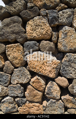 Dh Stonewall in pietra tradizionale TEXTURE Lanzarote in pietra a secco seashore muro di pietra stalattite vulcano rock Foto Stock