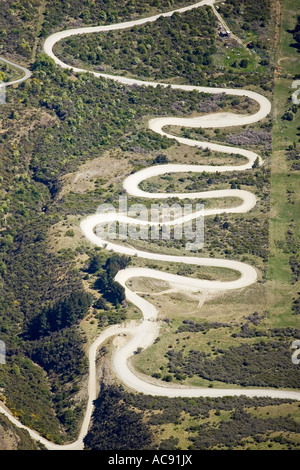 Strada a zig zag per il Remarkables Ski campo Queenstown Isola del Sud della Nuova Zelanda antenna Foto Stock