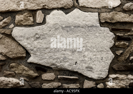 Grigio pietra di granito in un vecchio muro Foto Stock