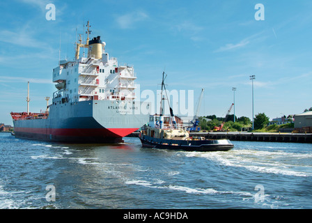 Impianti chimici Gas Oceano navi andando Manchester Lancashire Nord ovest nave canal UK GB Europa Foto Stock