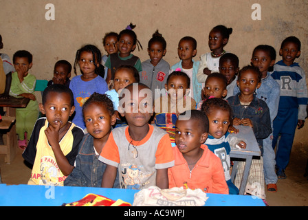 I bambini in una scuola materna Keyafer Etiopia Foto Stock