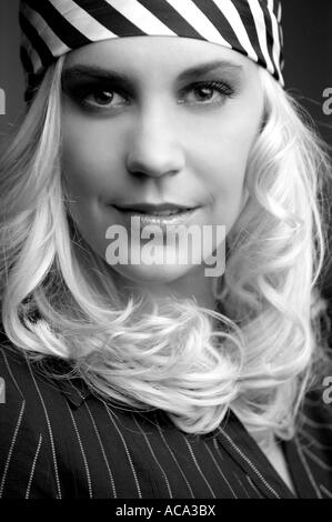 Ritratto di una giovane donna bionda Foto Stock