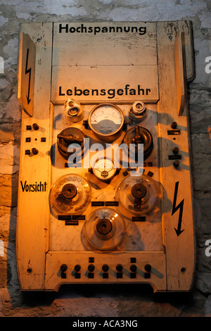 Storica la scatola dei fusibili, Roentgen cabinet dal 1905, presentano in tedesco Roentgen Museum, Remscheid-Lennep, Germania Foto Stock