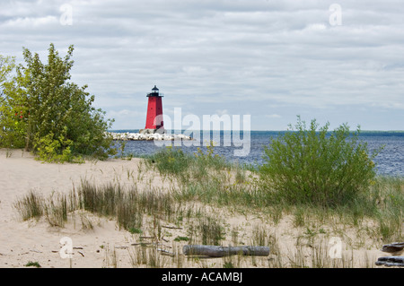 Est Manistique frangionde faro sul Lago Michigan Manistique Michigan Foto Stock