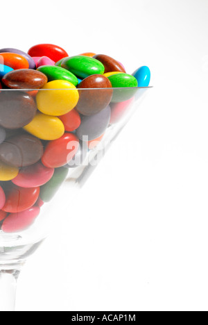 Smarties in bicchiere da cocktail Foto Stock