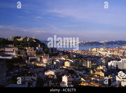 Panorama di Lisbona da Miradouro da Nossa Senhora do Monte Portogallo Foto Stock