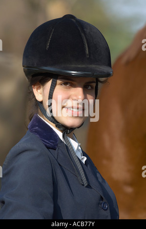 Ritratto di una donna sorridente jockey Foto Stock