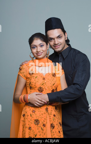 Ritratto di una giovane coppia sorridente Foto Stock