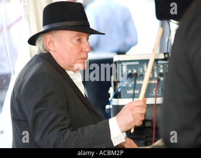 Mick Burt, batterista di Chas e Dave Foto Stock