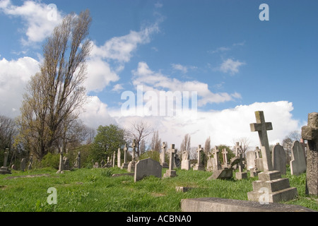 Le lapidi in Kensal Green cimitero. Londra, Inghilterra Foto Stock