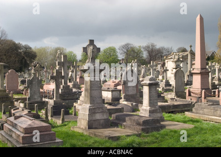 Le lapidi in Kensal Green cimitero. Londra, Inghilterra Foto Stock