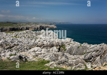 Bufones de Pria area di soffiature nelle Asturie spagna settentrionale vicino a Llanes Foto Stock