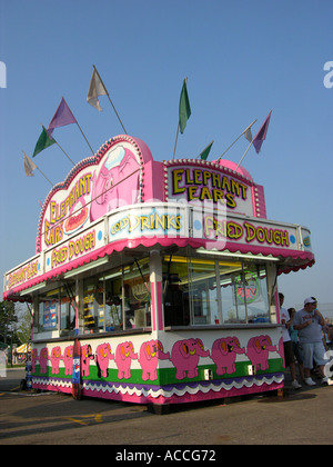 Booth la vendita di cibo spazzatura al carnevale Foto Stock