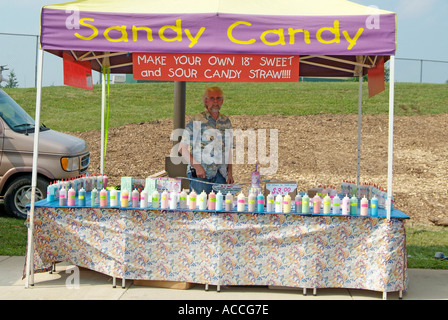 Booth la vendita di cibo spazzatura al carnevale Foto Stock