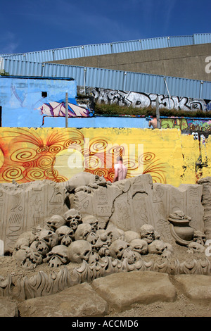 La costruzione del Sandsculpture egiziano a Brighton estate 2005 Foto Stock