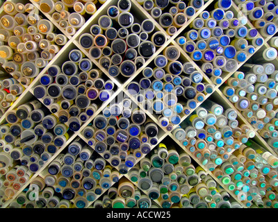 Miscela ricca di pulsanti in diversi colori Foto Stock