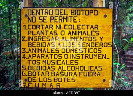 Lingua spagnola segno, biotopo, Mario Dary Rivera Quetzal Riserva, Purulha, Baja Verapaz Reparto, Guatemala Foto Stock