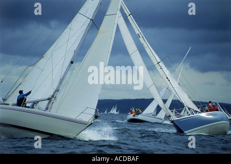 Regata a vela intorno all'isola di Tjorn sulla costa occidentale svedese Foto Stock