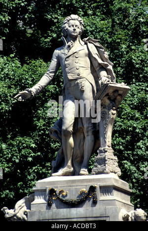 Wolfgang Amadeus Mozart Vienna Austria Ausrtian musica parco municipale statua scultura Foto Stock