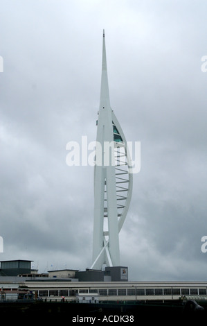 La spinnaker tower di Portsmouth Inghilterra Hampshire Regno Unito Regno Unito Gran Bretagna GB Europa Foto Stock