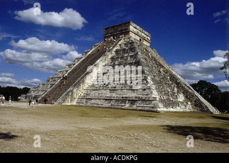 Geografia / viaggi, Messico, Chichen Itza, città Maya, fondata nel V secolo d.c. tempio di Kukulcan, piramide "El Castillo", costruito: XI - XIII secolo, vista esterna, , Additional-Rights-Clearance-Info-Not-Available Foto Stock