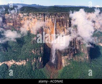 Parco Nazionale di Canaima lo stato di Bolivar Venezuela Angel Falls più alti nel mondo vista aerea Foto Stock
