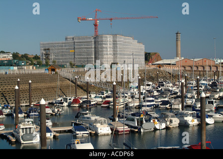 Elizabeth Marina con il nuovo sviluppo edilizio St Helier Jersey Isole del Canale Foto Stock