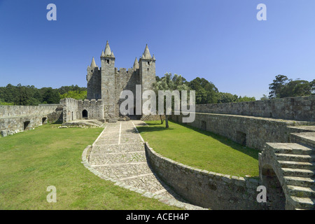 Il Portogallo, la Costa Verde, Santa Maria da Feira, castello medievale vicino a Oporto Foto Stock