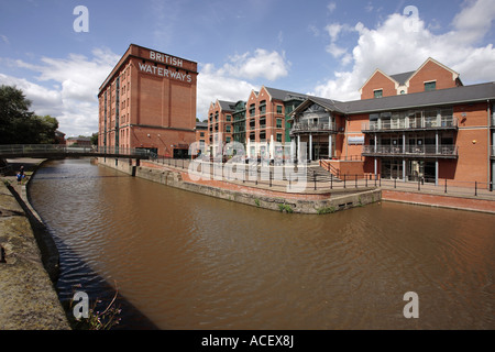 Canal & Waterfront con convertito in edifici industriali in ristoranti, Nottingham, Inghilterra Foto Stock