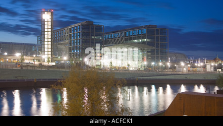 Berlino Lehrter Bahnhof nuova stazione principale al fiume Spree Foto Stock