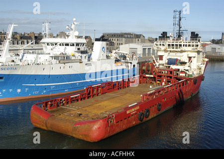 Le navi nel porto di Aberdeen Scotland Foto Stock