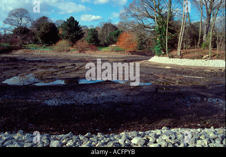 Il lago drenato in Kew Gardens, Surrey, Regno Unito Foto Stock