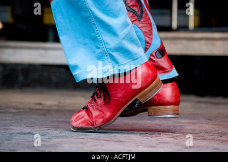 Sandy Silva Danzatrice con il francese Canadain folk band, La Bottine Souriante Foto Stock