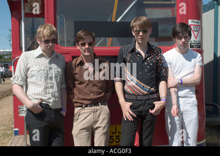 Franz Ferdinand nella parte anteriore del guardiano (G2) media autobus a Glastonbury 2004 Foto Stock