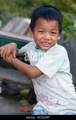 Thai e birmani di bambini nella città di confine di Mae Sot Tak provincia della Thailandia Foto Stock