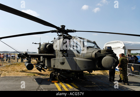 AH 64 Apache a Farnborough Airshow internazionale 2006 Foto Stock