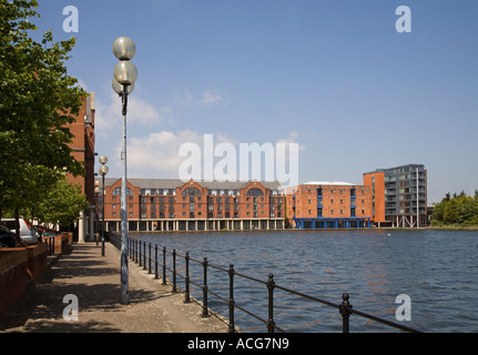 Appartamenti e uffici con il Deposito Franco accanto al vecchio Atlantic Wharf docks Cardiff Wales UK Foto Stock