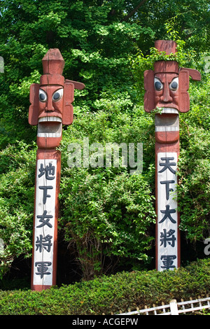 Il Coreano Tradizionale Jangseung o villaggio custode Totem Parco di Namsan Seoul COREA DEL SUD Foto Stock