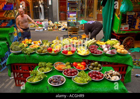 Prodotti freschi a Berwick street market in Soho Londra centrale Foto Stock