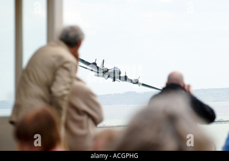 B17 con gli spettatori Foto Stock