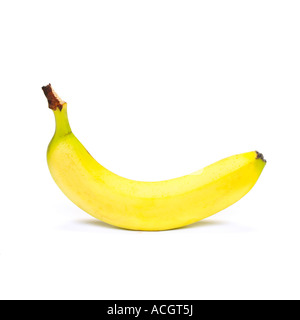 Una banana matura fresca su uno sfondo bianco Foto Stock