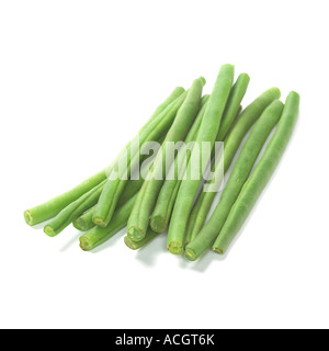 Un freschi maturi pila di fagioli tagliati su sfondo bianco Foto Stock