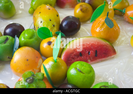 Selezione di frutta di marzapane a forma di caramelle Foto Stock