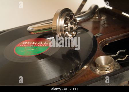Un vecchio Rexoport 78rpm portatile wind fino il grammofono Foto Stock