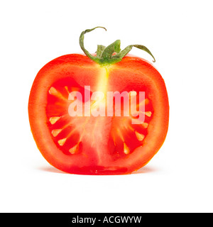 Un fresche e mature di pomodoro rosso affettato aperto che mostra è il PIPS Foto Stock