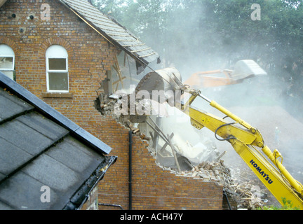 Vecchia casa di essere demolita, Stanley Road, Whalley Range, Manchester, Regno Unito Foto Stock