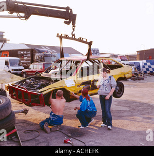 La riparazione di un auto a Wimbledon Stadium Londra UK. Stock Car racing Foto Stock