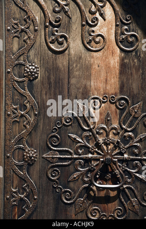 Squisiti dettagli porta sulla porta del transetto sud a Selby Abbey West Yorkshire Regno Unito Foto Stock