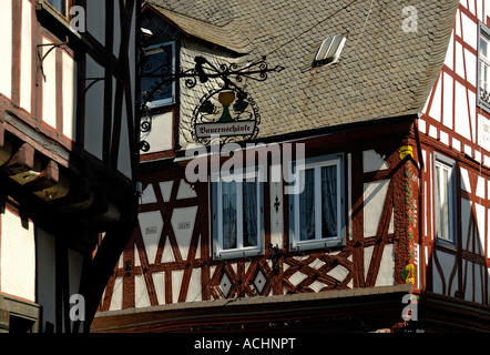 Xvii /XVIII secolo a mezzo di edifici con travi di legno a Braubach, valle del Reno superiore e centrale, Germania, Foto Stock