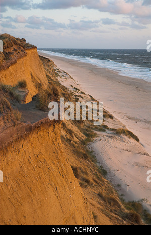 Cliff Rotes Kliff presso la costa occidentale di Sylt al tramonto, Schleswig Holstein, Germania Foto Stock